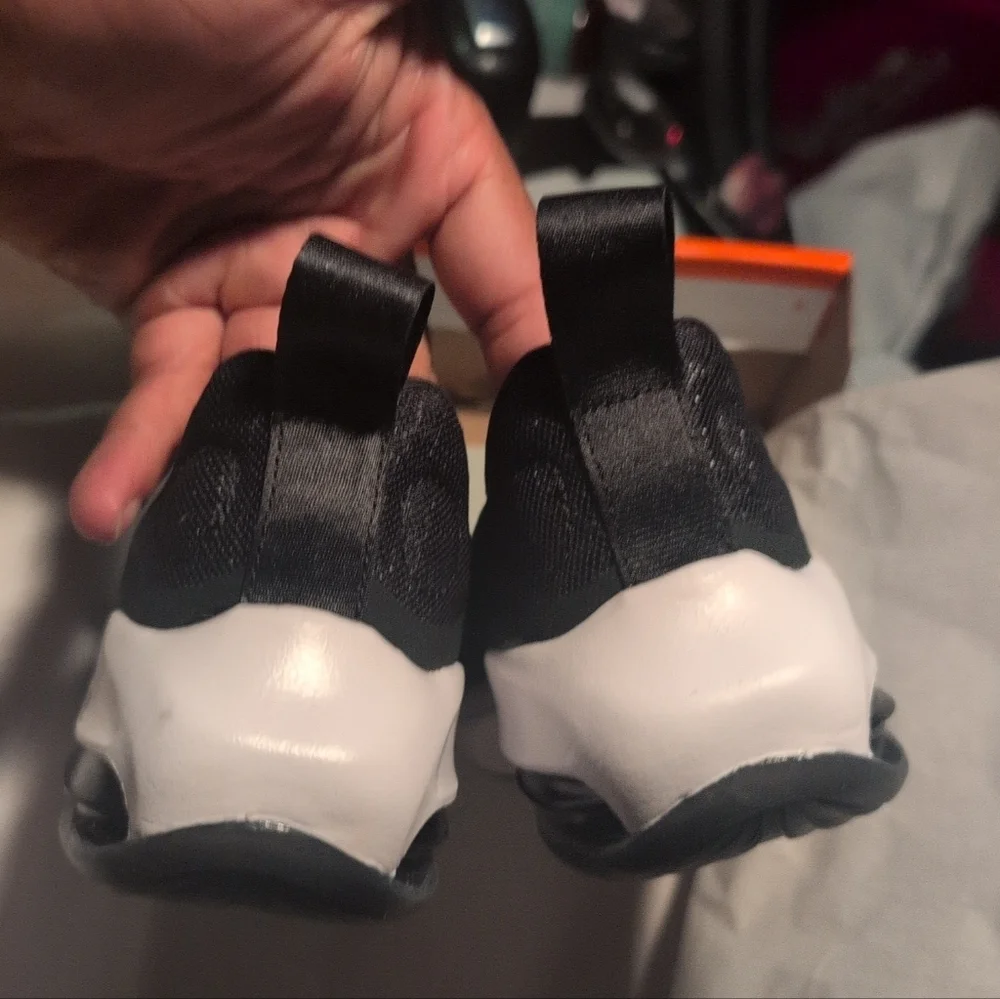 NEW* Kids Nike Air Zoom ARCADIA 2 Black/White (DM8492 002) Sz 12C